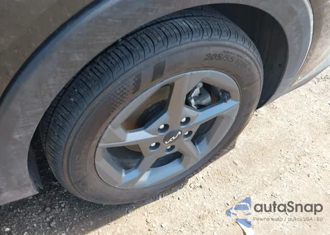 2025 Kia K4 Lxs из США, поврежденный, VIN 3KPFT4DE0SE024145